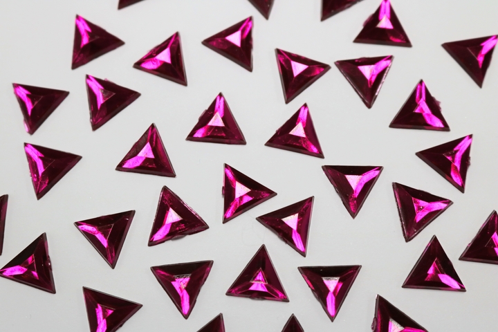 Triangle 13mm Acrylic Stones - Fuchsia.